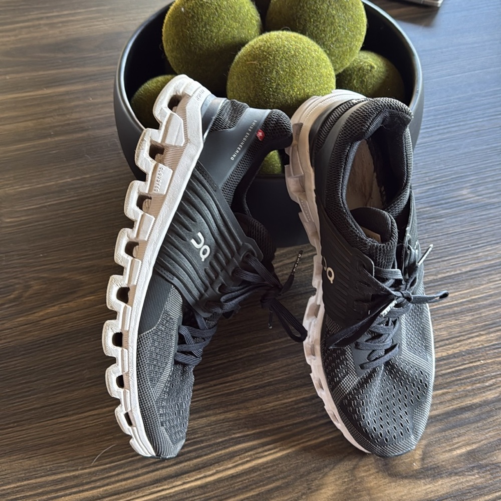 Women’s size 9 On cloud